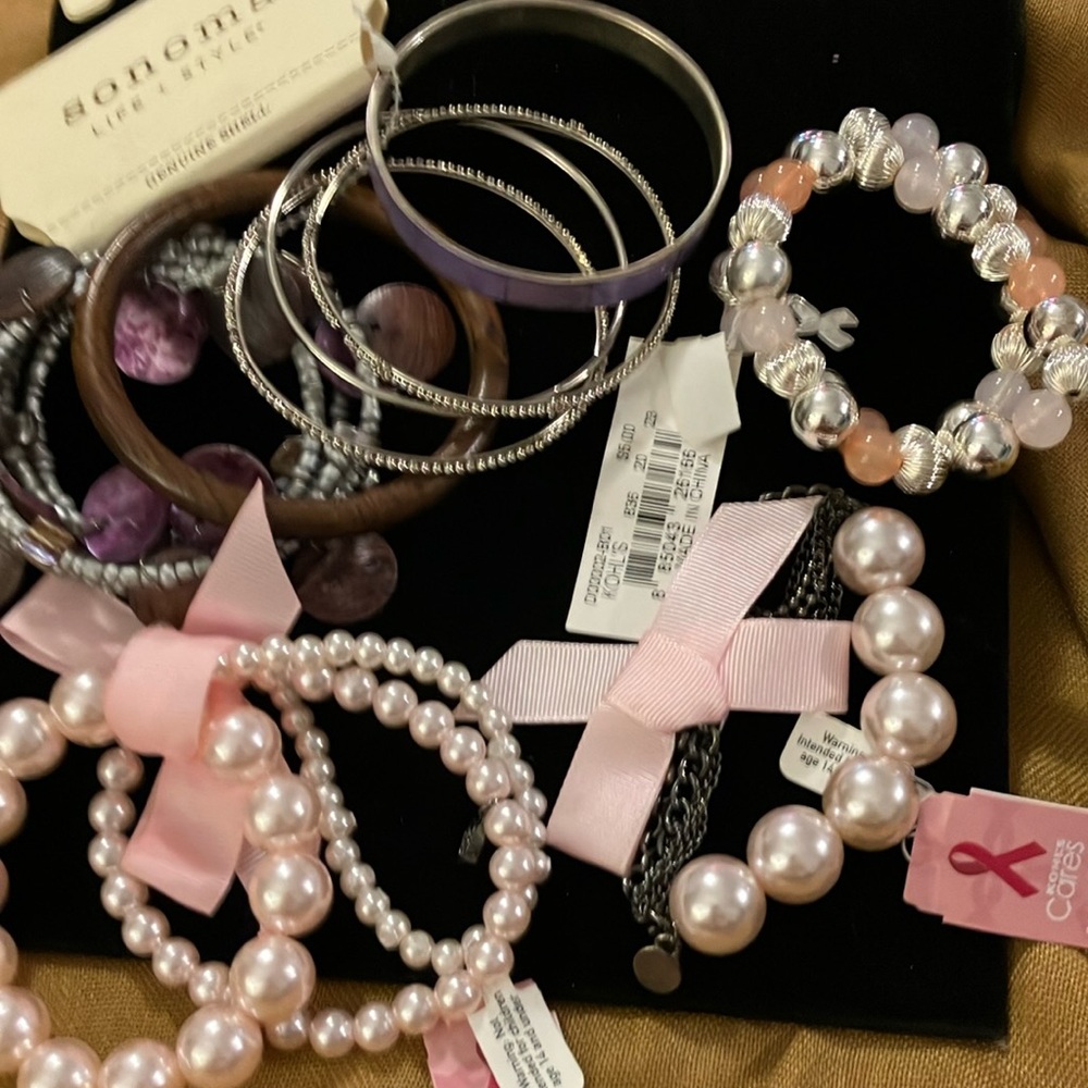 11 piece lot of ladies assorted new, beautiful bracelets